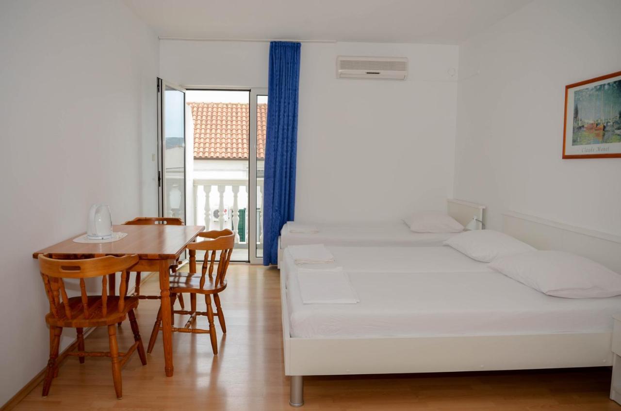 Guesthouse Ana-Maria Pirovac Extérieur photo