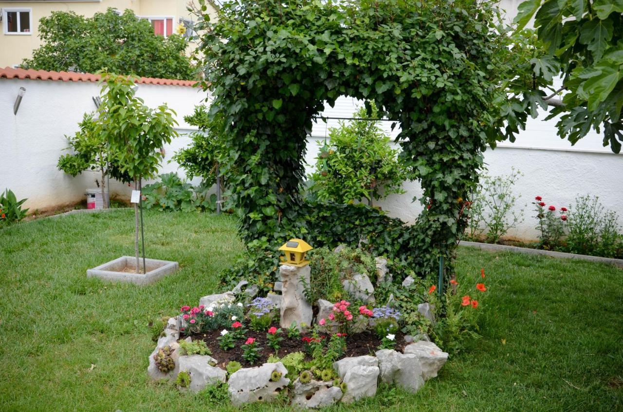 Guesthouse Ana-Maria Pirovac Extérieur photo