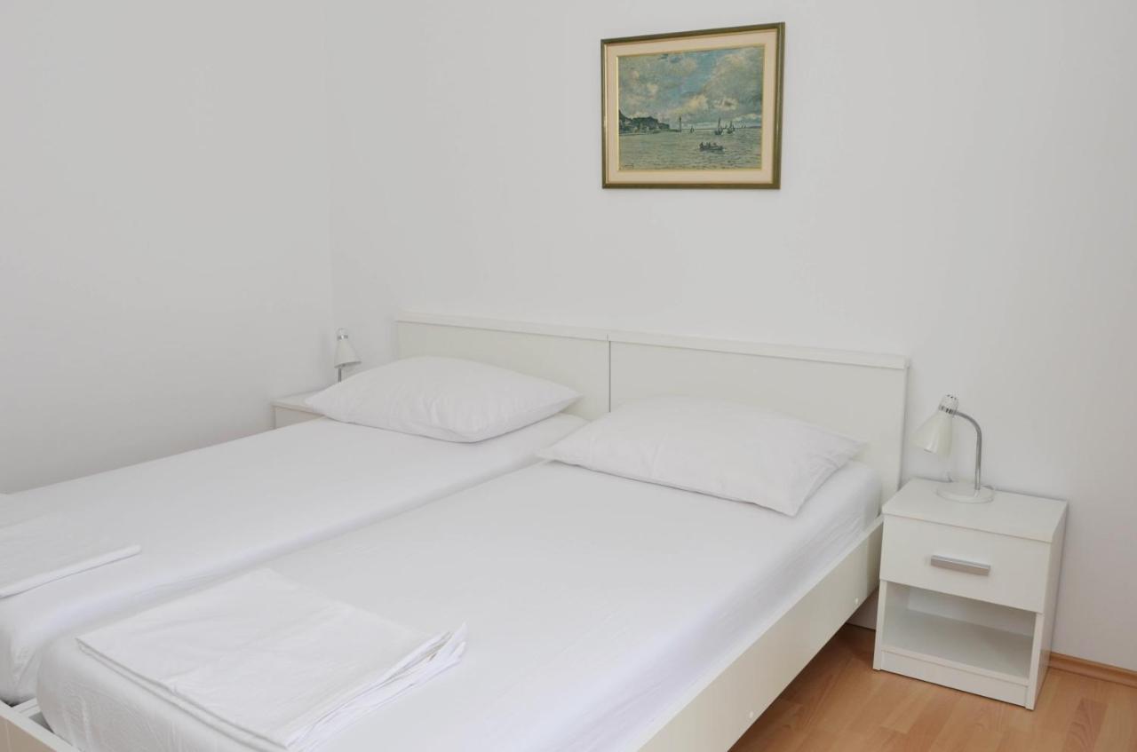 Guesthouse Ana-Maria Pirovac Extérieur photo