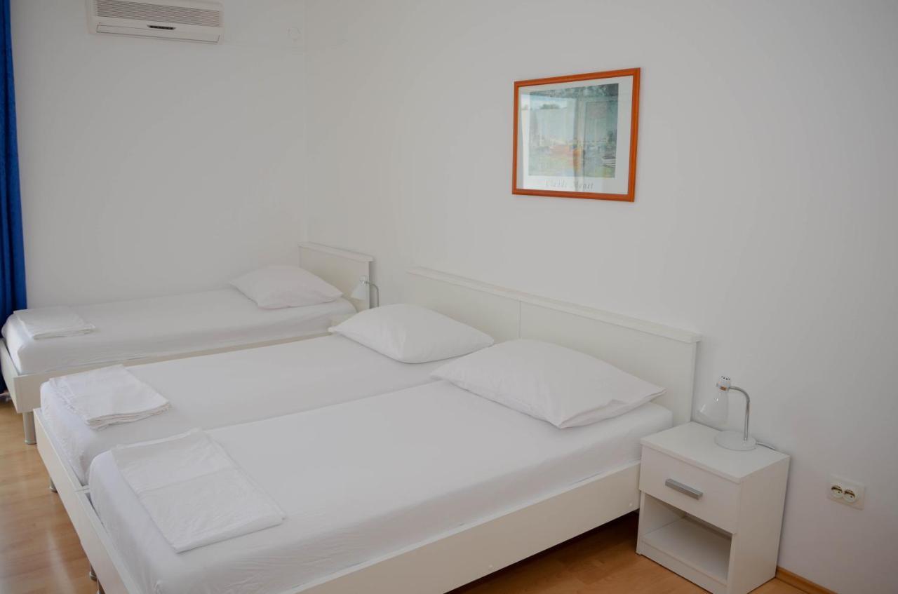 Guesthouse Ana-Maria Pirovac Extérieur photo