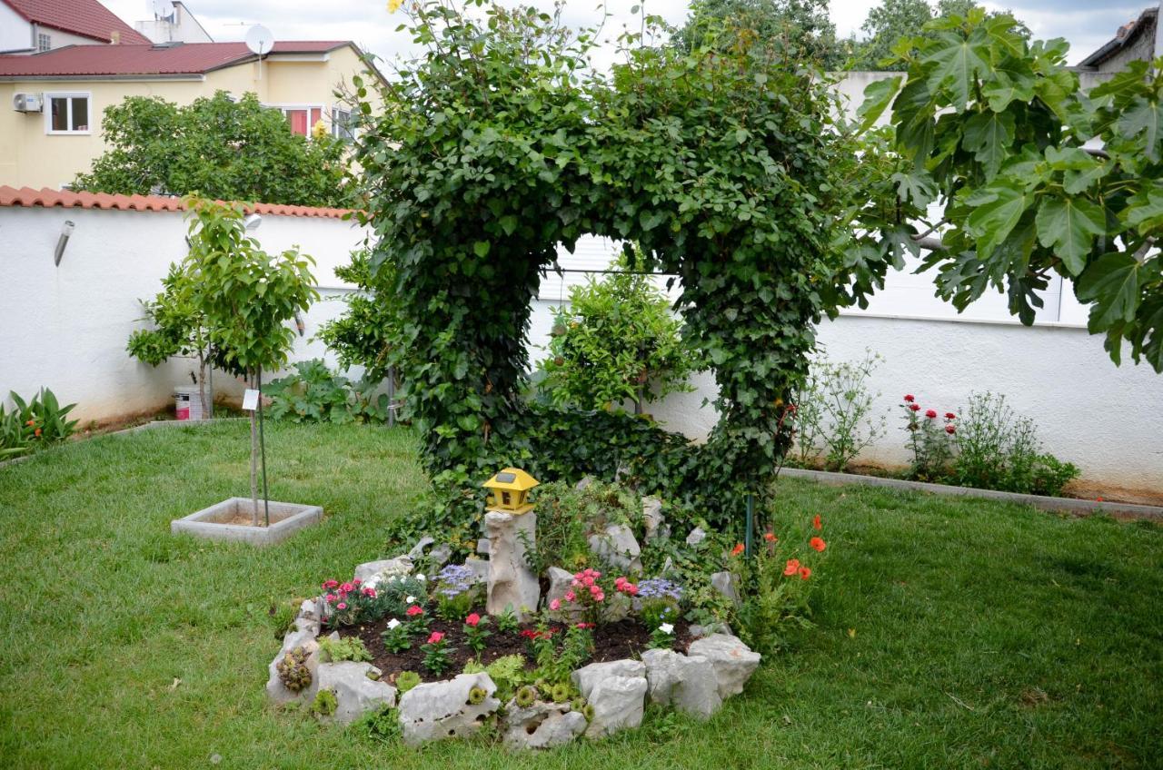 Guesthouse Ana-Maria Pirovac Extérieur photo