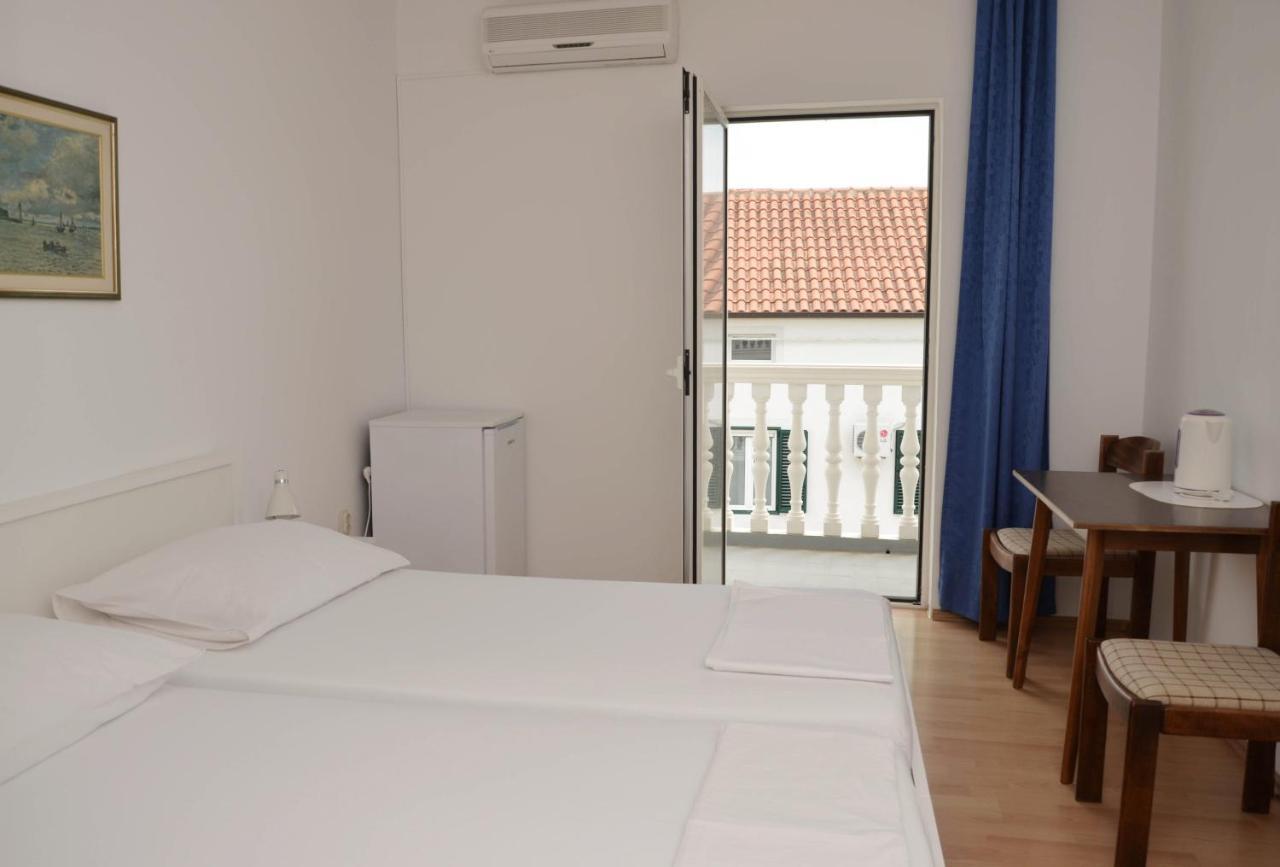 Guesthouse Ana-Maria Pirovac Extérieur photo