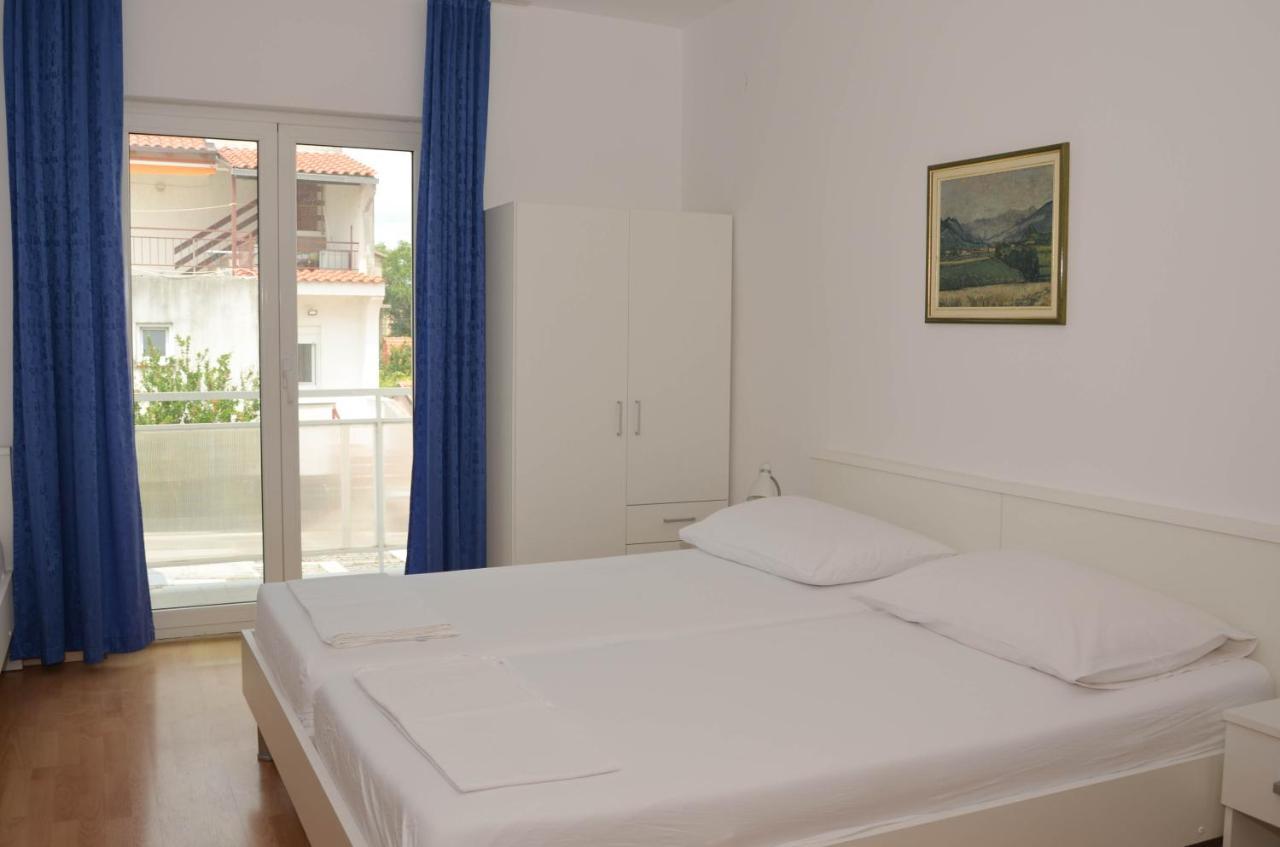Guesthouse Ana-Maria Pirovac Extérieur photo