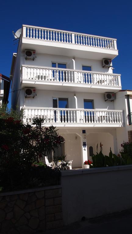 Guesthouse Ana-Maria Pirovac Extérieur photo