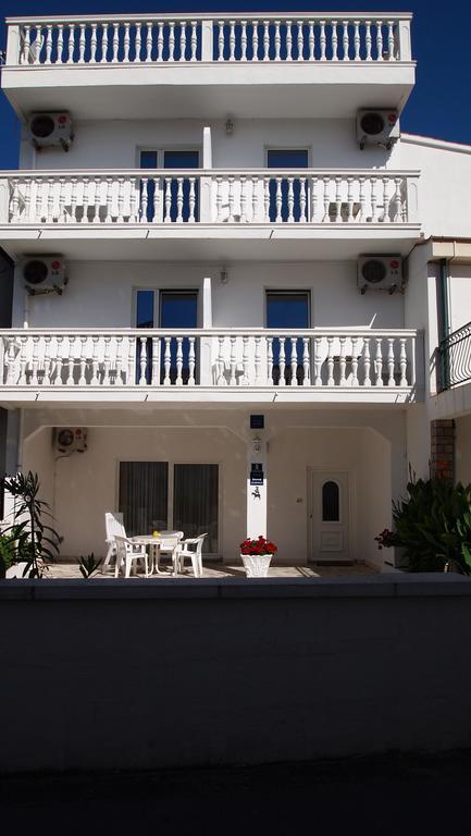 Guesthouse Ana-Maria Pirovac Extérieur photo